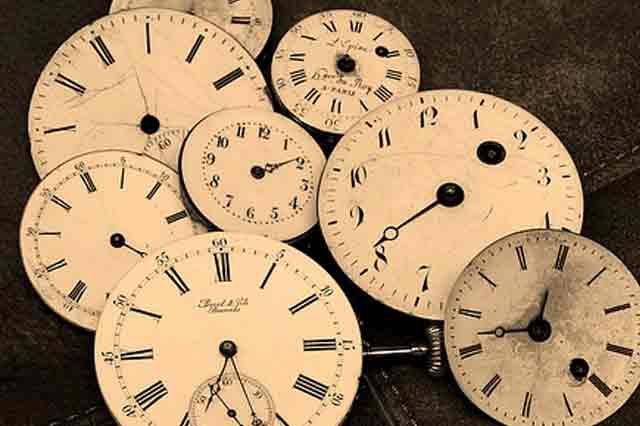 varios relojes. Aprende a gestionar tu tiempo